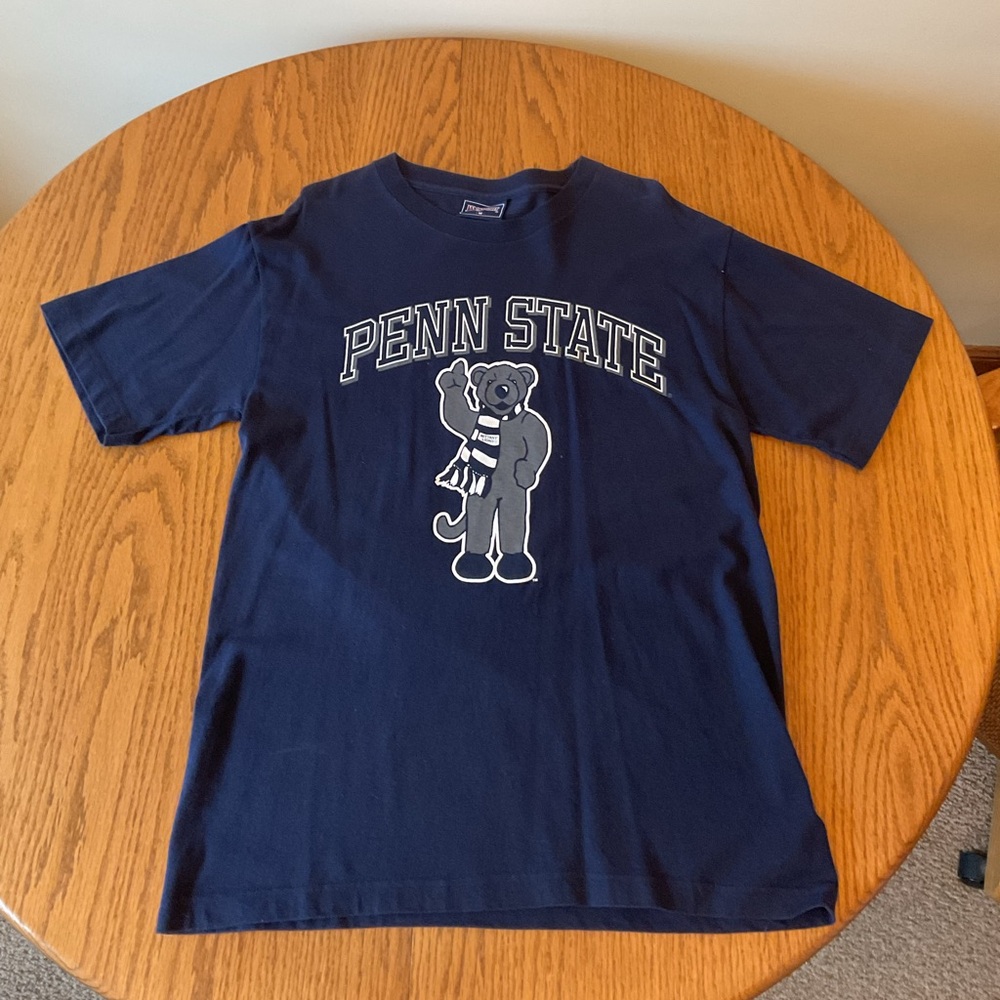 Penn State Nittany Lions T-Shirt, Navy Blue, Size Medium.